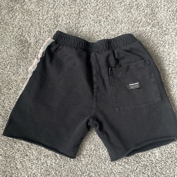 Volcom shorts - Picture 3 of 4